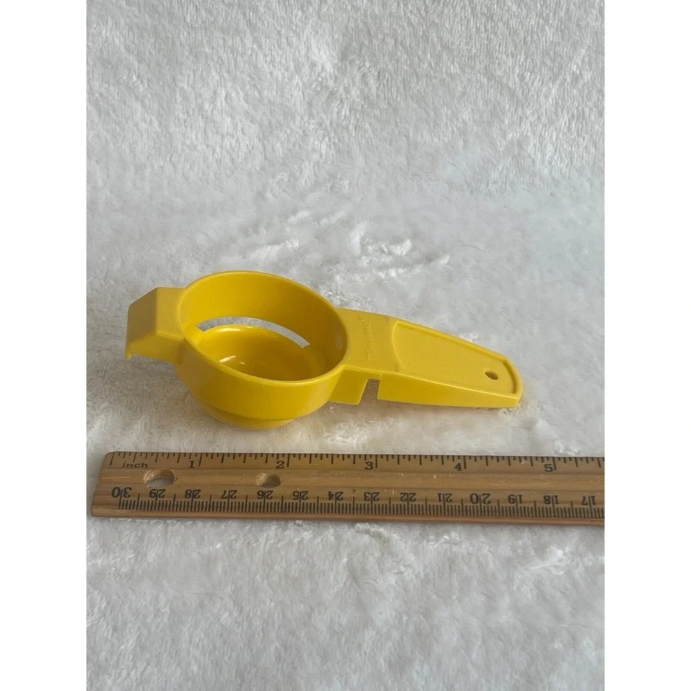 Tupperware Egg Separator Gadget Kitchen Tool‎ Yellow Vintage Retro